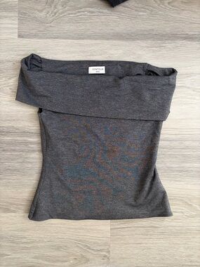 Aritzia Ravish Contour Off-Shoulder Short Sleeve Top in Charcoal Gray